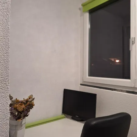 Lona Flat * Ljubljana