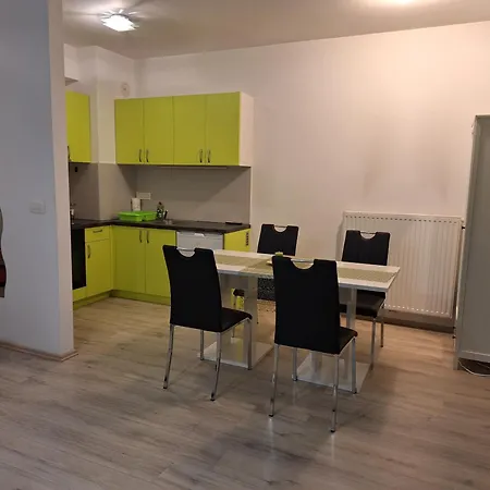 Lona Flat
