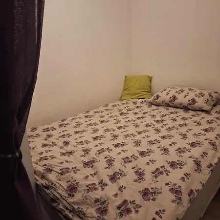 Lona Flat * Ljubljana